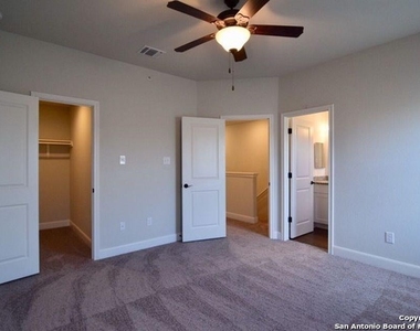 6403 Melanzane Ave - Photo Thumbnail 10