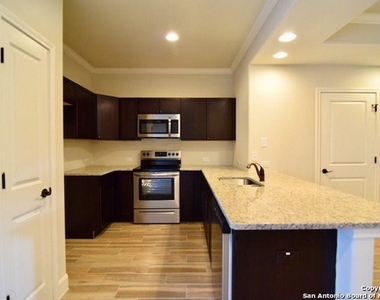 6403 Melanzane Ave - Photo Thumbnail 4