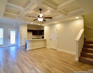 6403 Melanzane Ave - Photo Thumbnail 6