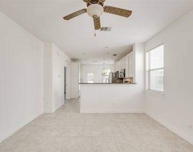 3007 Sea Jay Dr - Photo Thumbnail 2
