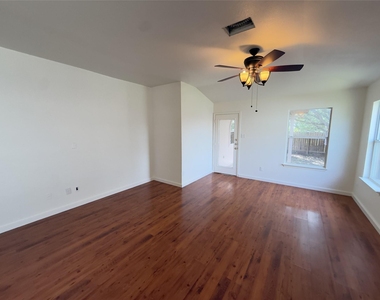 339 Oxford Dr - Photo Thumbnail 2