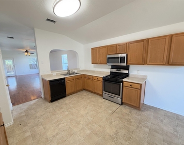 339 Oxford Dr - Photo Thumbnail 3