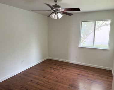 339 Oxford Dr - Photo Thumbnail 10
