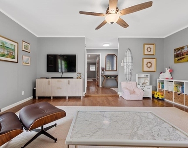 2609 Friar Tuck Ln - Photo Thumbnail 4