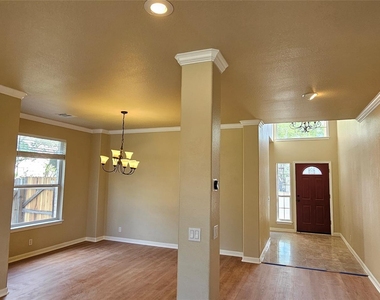 11505 Emerald Falls Dr - Photo Thumbnail 9