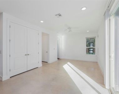 1114 Walton Ln - Photo Thumbnail 9