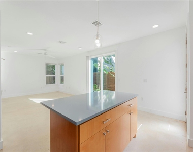 1114 Walton Ln - Photo Thumbnail 7