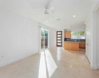 1114 Walton Ln - Photo Thumbnail 13