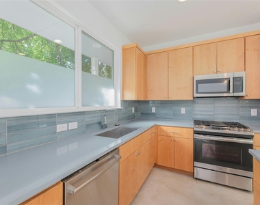 1114 Walton Ln - Photo Thumbnail 8