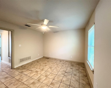 2001 E 10th St - Photo Thumbnail 13
