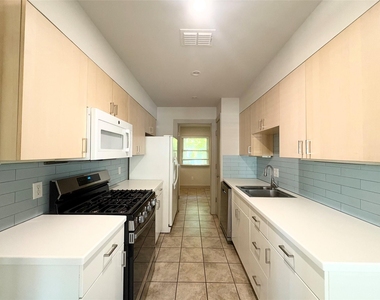 2001 E 10th St - Photo Thumbnail 11