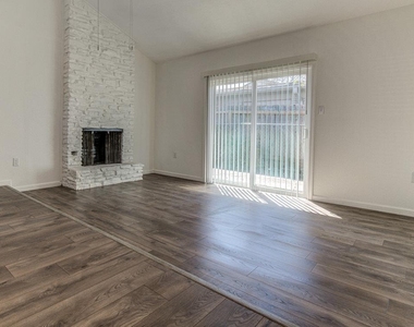 5706 Gloucester Ln - Photo Thumbnail 3