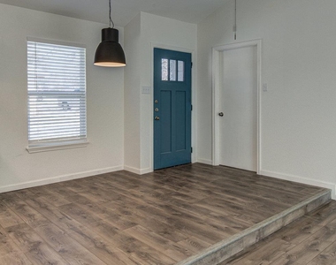 5706 Gloucester Ln - Photo Thumbnail 2