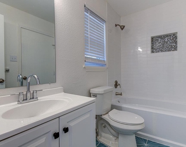 5706 Gloucester Ln - Photo Thumbnail 12