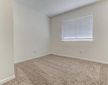 5706 Gloucester Ln - Photo Thumbnail 8