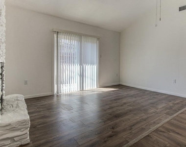 5706 Gloucester Ln - Photo Thumbnail 4