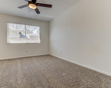 5706 Gloucester Ln - Photo Thumbnail 11
