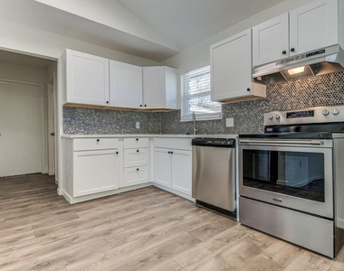 5706 Gloucester Ln - Photo Thumbnail 6
