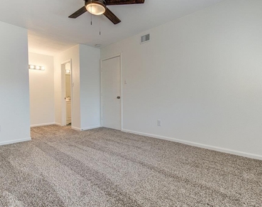 5706 Gloucester Ln - Photo Thumbnail 10