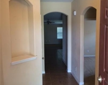 1098 Giberson Way - Photo Thumbnail 4