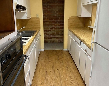 1014 Bois D Arc St - Photo Thumbnail 2