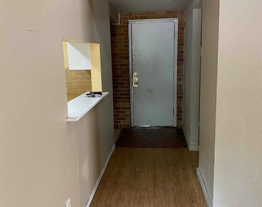 1014 Bois D Arc St - Photo Thumbnail 3