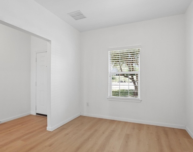 1385 Red Stag Pl - Photo Thumbnail 15