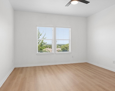 1385 Red Stag Pl - Photo Thumbnail 14