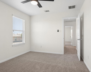 1385 Red Stag Pl - Photo Thumbnail 10