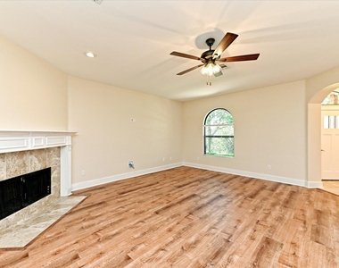 15208 Bowling Ln - Photo Thumbnail 3