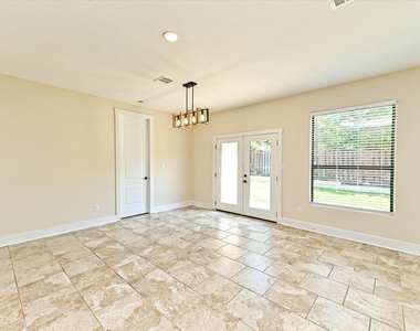 15208 Bowling Ln - Photo Thumbnail 6