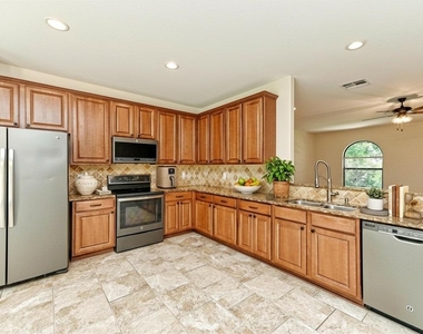 15208 Bowling Ln - Photo Thumbnail 4