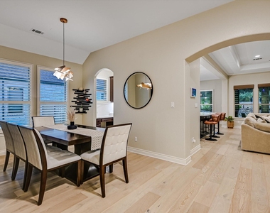 603 Anfield Cir - Photo Thumbnail 6