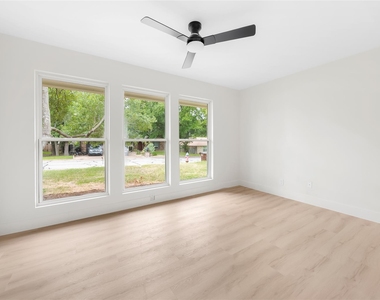 1403 Creekview Dr - Photo Thumbnail 13