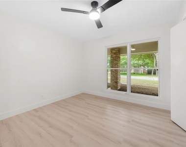 1403 Creekview Dr - Photo Thumbnail 15