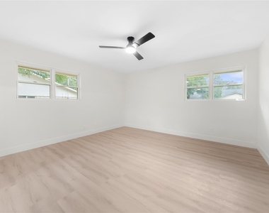 1403 Creekview Dr - Photo Thumbnail 12