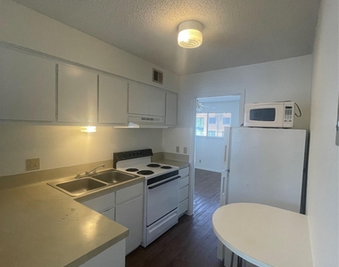 3000 Guadalupe St - Photo Thumbnail 5