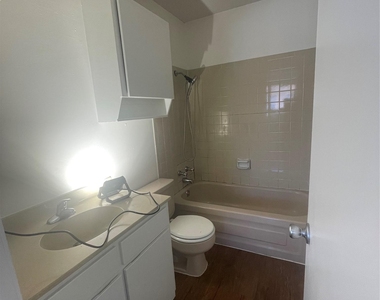 3000 Guadalupe St - Photo Thumbnail 10