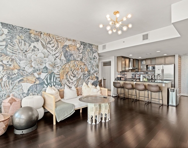 300 Bowie St - Photo Thumbnail 4