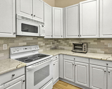 952 Blackberry Lane - Photo Thumbnail 11