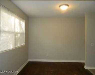 3168 Belden Circle - Photo Thumbnail 5
