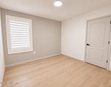 6068 Bucking Bronco Drive - Photo Thumbnail 7