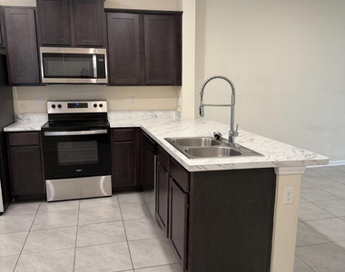 917 Observatory Parkway - Photo Thumbnail 1