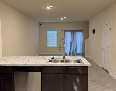 917 Observatory Parkway - Photo Thumbnail 2