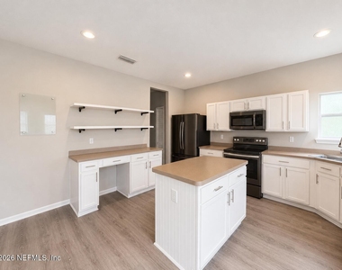 647 Sunny Stroll Drive - Photo Thumbnail 5
