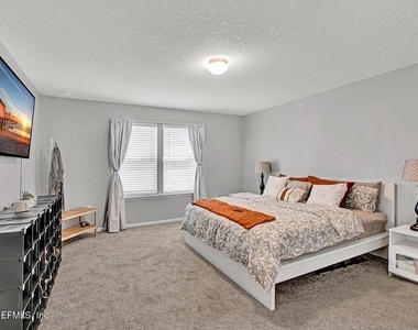 8272 Victory Crossing Boulevard - Photo Thumbnail 9