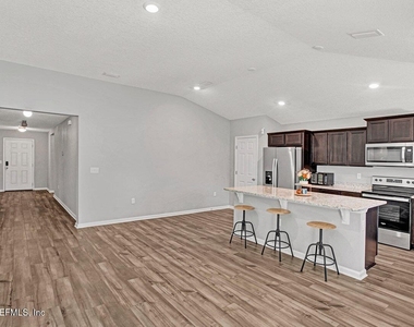 8272 Victory Crossing Boulevard - Photo Thumbnail 7