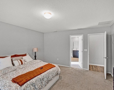 8272 Victory Crossing Boulevard - Photo Thumbnail 10