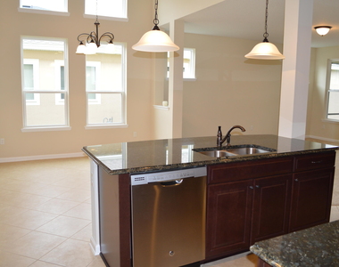 174 Spring Park Avenue - Photo Thumbnail 6