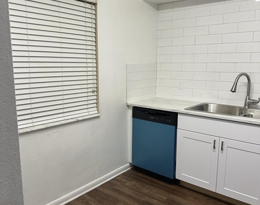 394 Fortuna Avenue - Photo Thumbnail 6